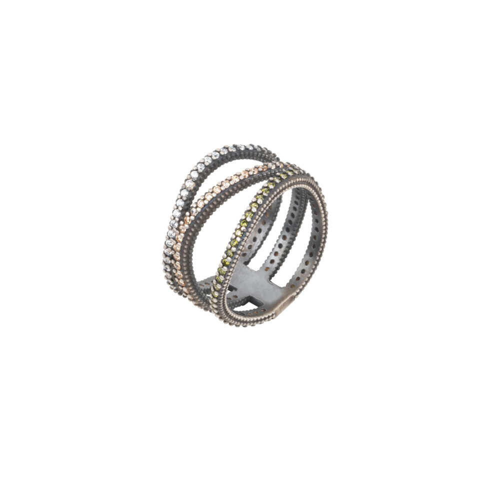 El ANILLO SUNFIELD AN064273 es un anillo de plata de ley 925 con circonitas en diferentes colores.  muestra formas orgánicas que le dan una anchura de 12mm.
