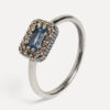 El ANILLO SUNFIELD AN064840/17 es un anillo de plata con circonitas en diferentes colores. una circonita engastada a mano  que le da una anchura de 7mm.