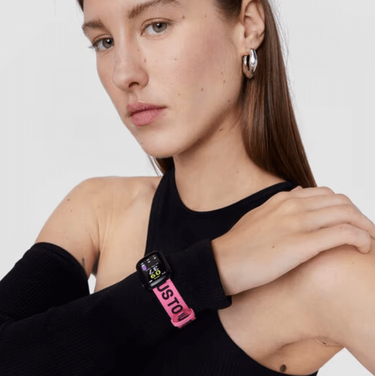Tous T-Band no es una simple pulsera de actividad sino todo un reloj inteligente, capaz de recibir notificaciones de llamadas, mensajes, correo, etc