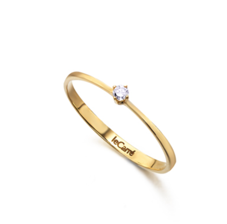 Anillo Lecarré GA088OA de oro amarillo 18k con un diamante talla brillante engastado a mano mediante garras. Anillo de compromiso.