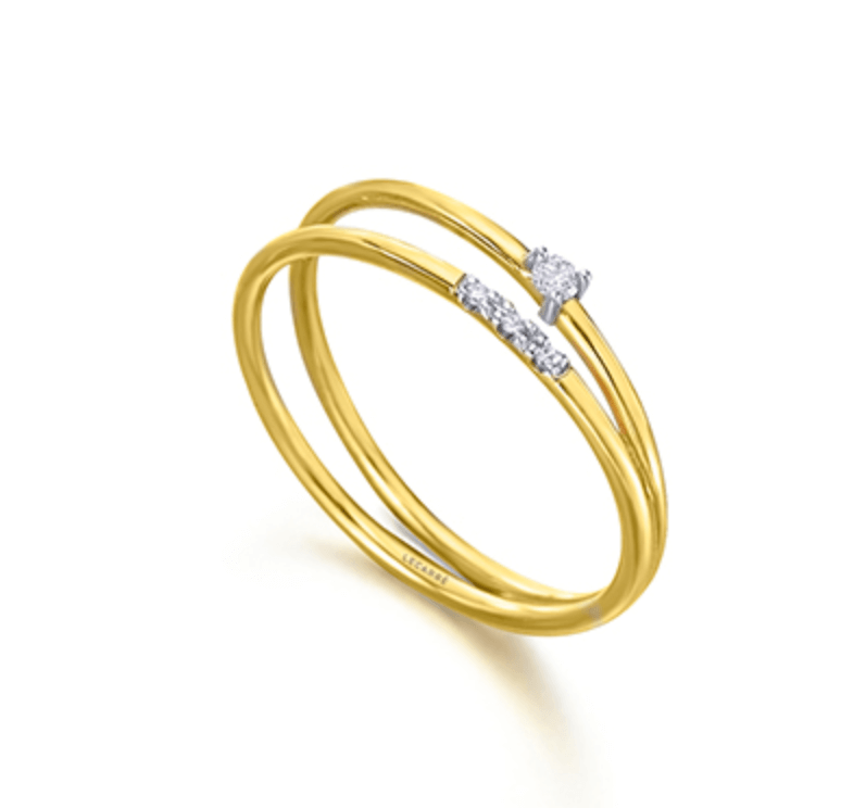 Anillo Lecarré GA112OA de oro amarillo 18k. consta de 2 aros unidos. Tiene 4 diamantes talla brillante engastados a mano mediante garras.