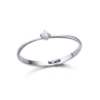 Anillo Lecarré GA008OB de oro blanco 18k con un diamante talla brillante engastado a mano mediante 4 garras. Anillo de compromiso.