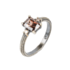 El ANILLO SUNFIELD AN061960 es un anillo de plata  con circonitas en diferentes colores.  una circonita central engastada a mano  que le da una anchura de 8mm.