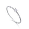 Anillo Lecarré GA133OB de oro blanco 18k con un diamante central talla brillante engastado.. Tiene también unos diamantes que acompañan al central.