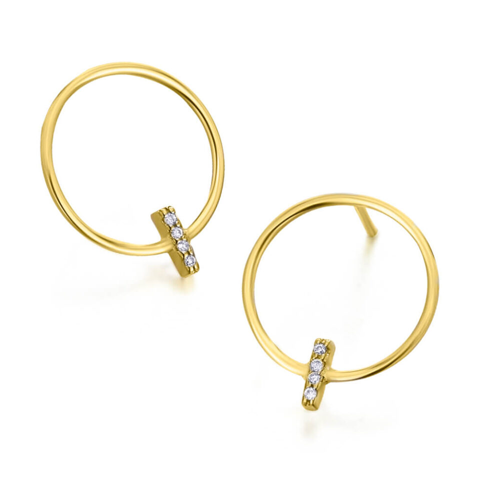 Pendientes Lecarré GB141OA forma circular con una  barrita de oro de 18kt. con diamantes engastados a mano. pureza SI, color H y un peso de 0,04 quilates