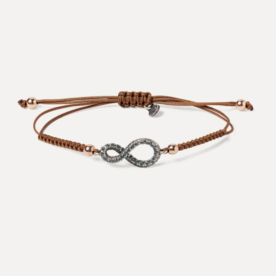 Pulsera SUNFIELD PU065010 es una pulsera con un motivo central de plata de ley 925 con circonitas en diferentes colores. cierre ajustable