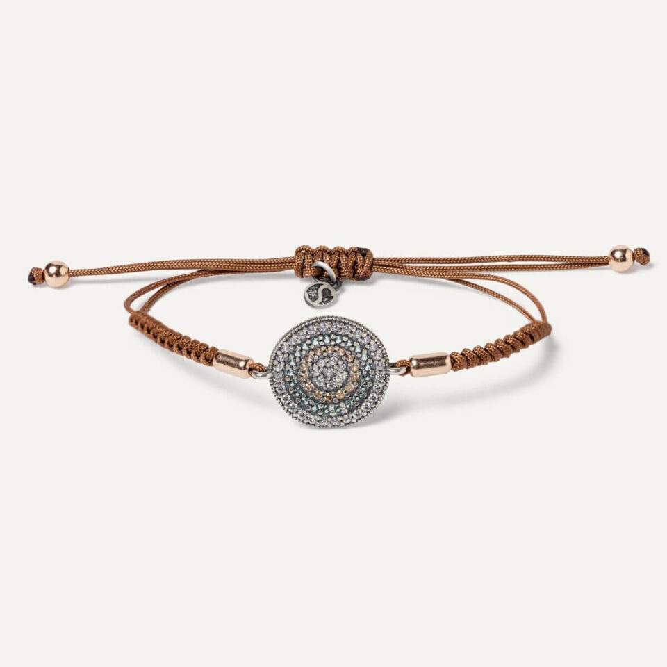 Pulsera SUNFIELD PU065020 es una pulsera con un motivo central de plata de ley 925 con circonitas en diferentes colores. cierre ajustable