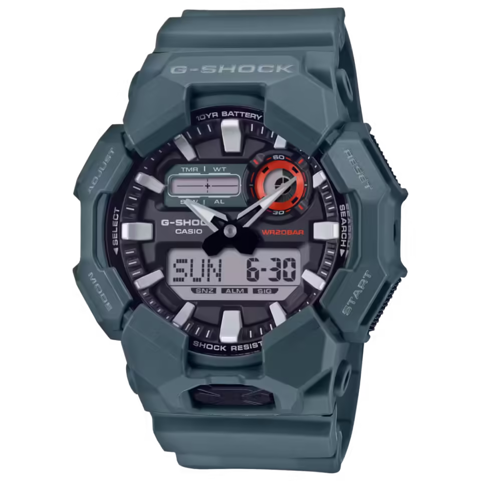 El reloj Casio G-Shock GA-010-2AER se caracteriza por ser un reloj con estilo deportivo, compacto y resistente a cualquier tipo de golpe.