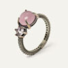 El ANILLO SUNFIELD AN065172 es un anillo de plata de ley 925 con circonitas en diferentes talla. Tiene engastado a mano un cuarzo.
