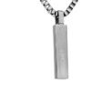 Colgante Rochet Pure en acero 316L. Compuesto de cadena en acero de 50cm de longitud y colgante en forma de barrita (ideal para grabar)