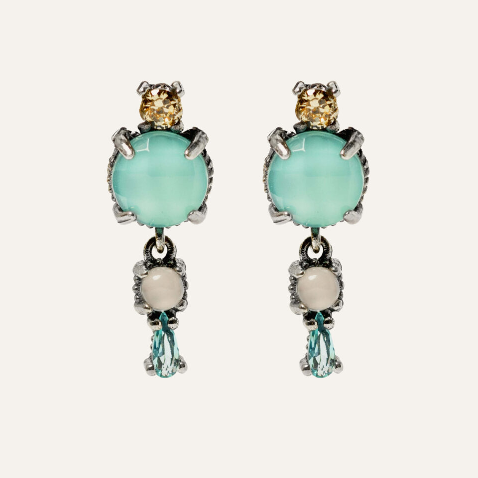 Pendientes SUNFIELD PE065272 son de plata de ley 925 con circonitas de diferentes tallas y colores engastadas. Su protagonista es una calcedonia de 7mm.