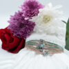 Pulsera SUNFIELD PU065340 es una pulsera con un motivo central de plata de ley 925 con circonitas en diferentes colores. cierre ajustable