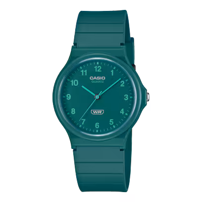 El modelo CASIO MQ-24B-3BEF es un reloj con toque retro, analógico y atrevido, por su correa y caja toda de plástico de color a juego