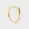 El Anillo Oda PDPAOLA es un anillo que se caracteriza por sus lineas simples apto para cualquier ocasión.