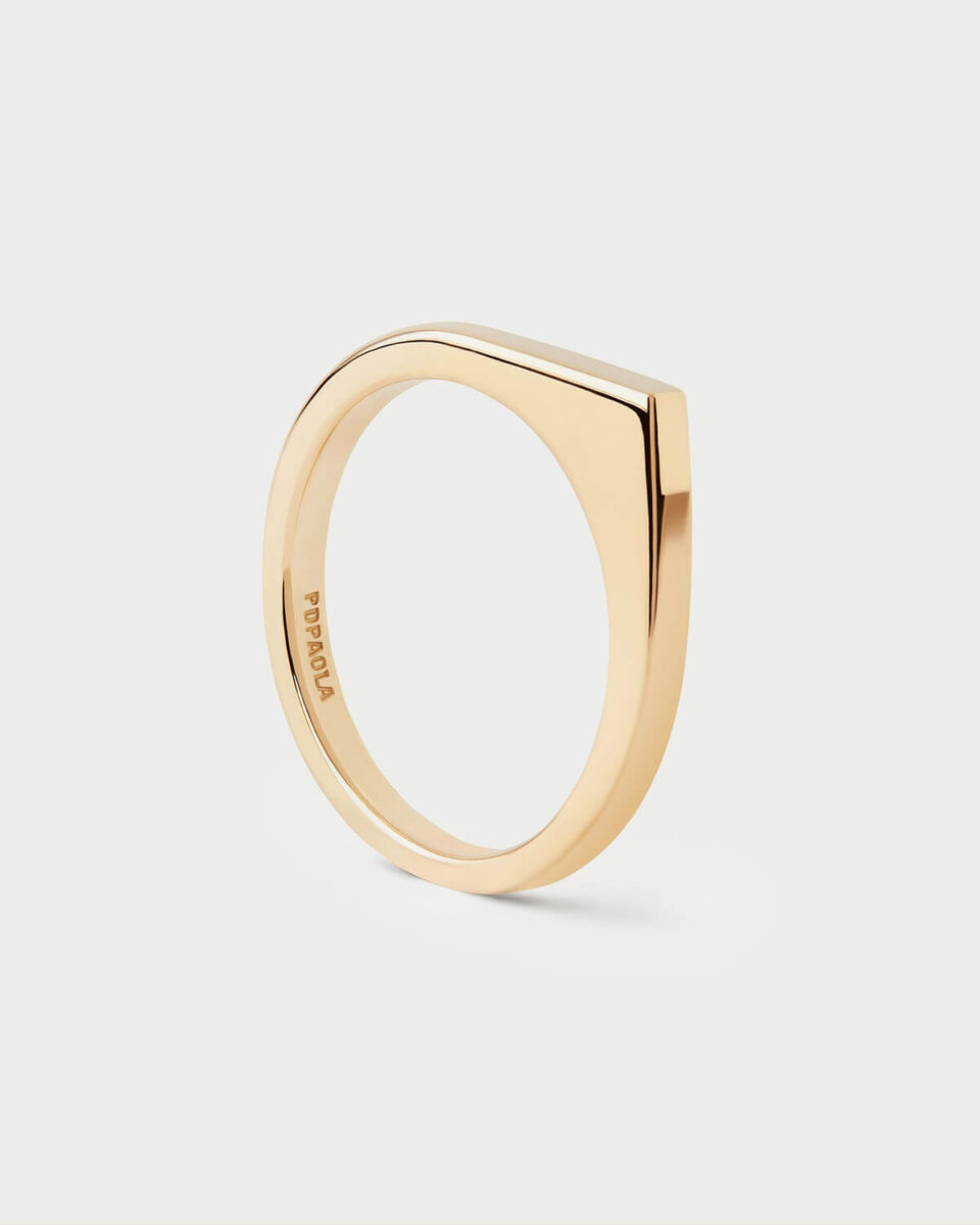 El Anillo Oda PDPAOLA es un anillo que se caracteriza por sus lineas simples apto para cualquier ocasión.