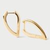 Los pendientes Vento PDPAOLA son fabricados en plata chapada de oro 18kt.para adaptarse a cada estilo y ocasión. tipo aro asimétrico. son un basico