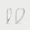 Los pendientes Gloss PDPAOLA en plata 1ª ley con circonitas engastadas para adaptarse a cada estilo y ocasión. tipo aro asimétrico. son un básico