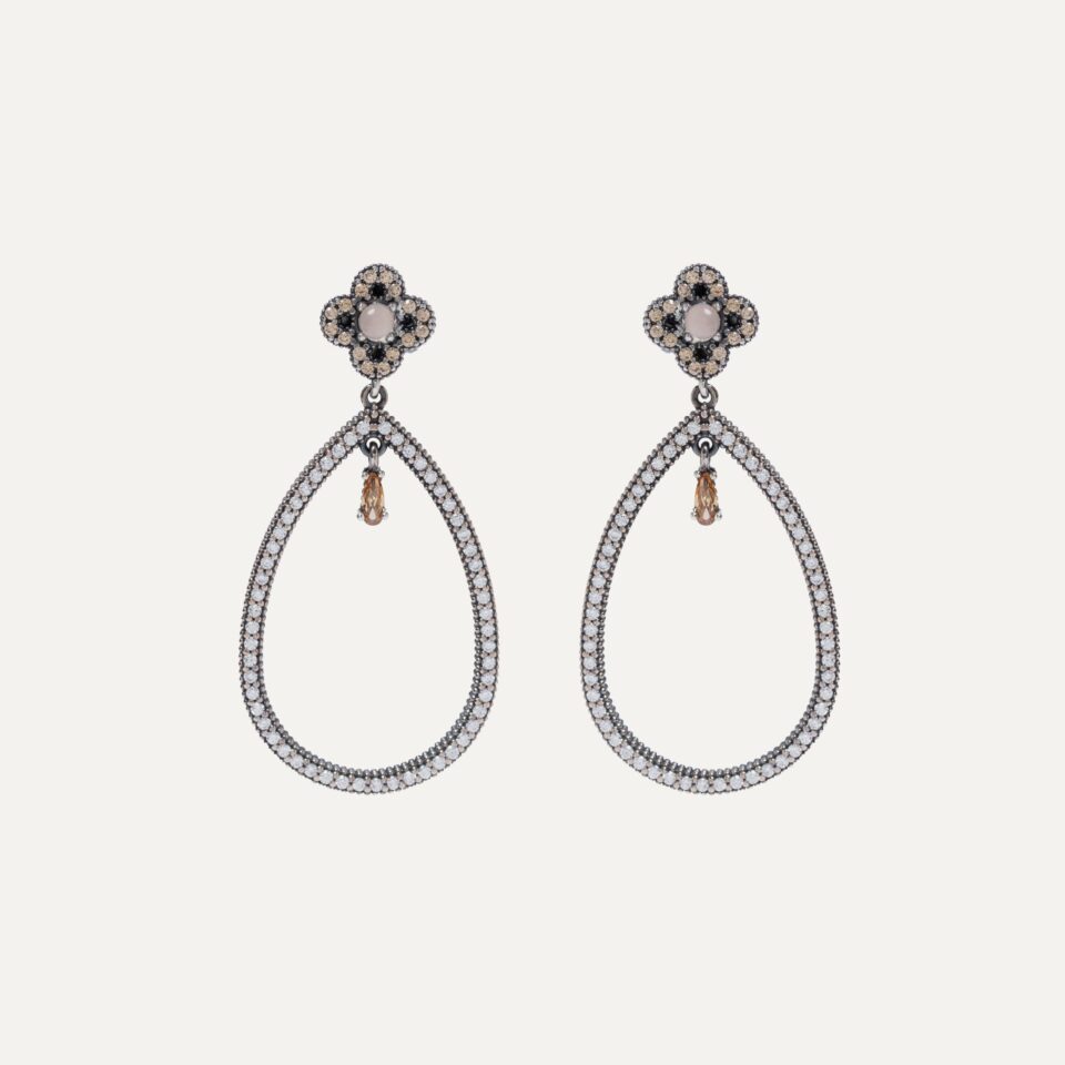 Pendientes SUNFIELD PE065490 son de plata de ley 925 con circonitas de diferentes colores engastadas. En la parte superior tiene engastado un cuarzo rosa.