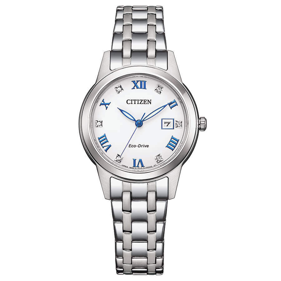El modelo Citizen Lady Elegance es un reloj para mujer con movimiento eco-drive con esfera plateada con indices en azul dando un toque más fino al reloj.
