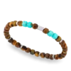 Compuesto de Oje de Tigre, piedra protectora asociada al coraje, acompaña la fuerza y la determinación en el día a día. Sus piedras biseladas revelan sutiles matices naturales, realzados por el acero satinado. Para llevar solo o en acumulación con otras pulseras.