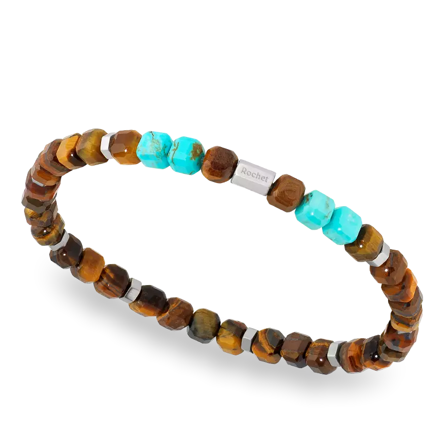 Compuesto de Oje de Tigre, piedra protectora asociada al coraje, acompaña la fuerza y la determinación en el día a día. Sus piedras biseladas revelan sutiles matices naturales, realzados por el acero satinado. Para llevar solo o en acumulación con otras pulseras.