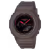 El reloj Casio G-Shock GA-2100K-5AER llamativo por su color translucido tiene la caja fabricada con resina fina y fibra de carbono para un reloj resistente