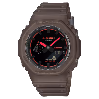 El reloj Casio G-Shock GA-2100K-5AER llamativo por su color translucido tiene la caja fabricada con resina fina y fibra de carbono para un reloj resistente