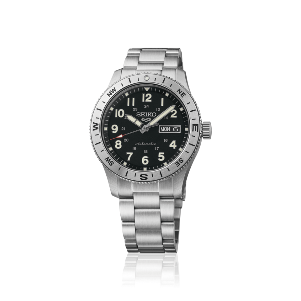 El Seiko 5 Sports Field HDB006 es un reloj para todo uso, disponible en múltiples colores de esfera. dispone de versiones con correa de piel y nylon.