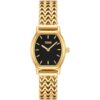 Inspirado en el estilo retro, joyería y relojería se unen en nuestro diseño de reloj analógico de caja con forma tonel con brazalete de acero IPG dorado